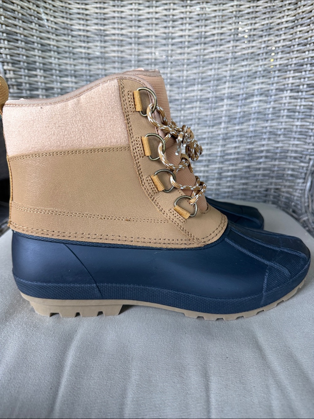 Universal Thread Women’s Two-Tone Duck Boots - Black & Tan
